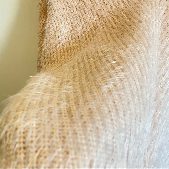 Like new: Ultra Soft V-Neck Drop Sleeve Sweater - Picture 10 of 10